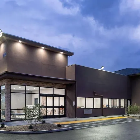 Ramada By Wyndham Modesto Yosemite Area Hotel
